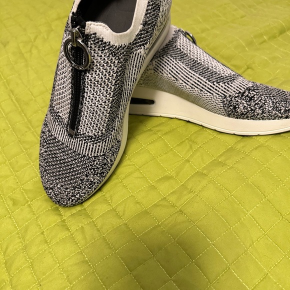 Cute Sneakers - Picture 6 of 7